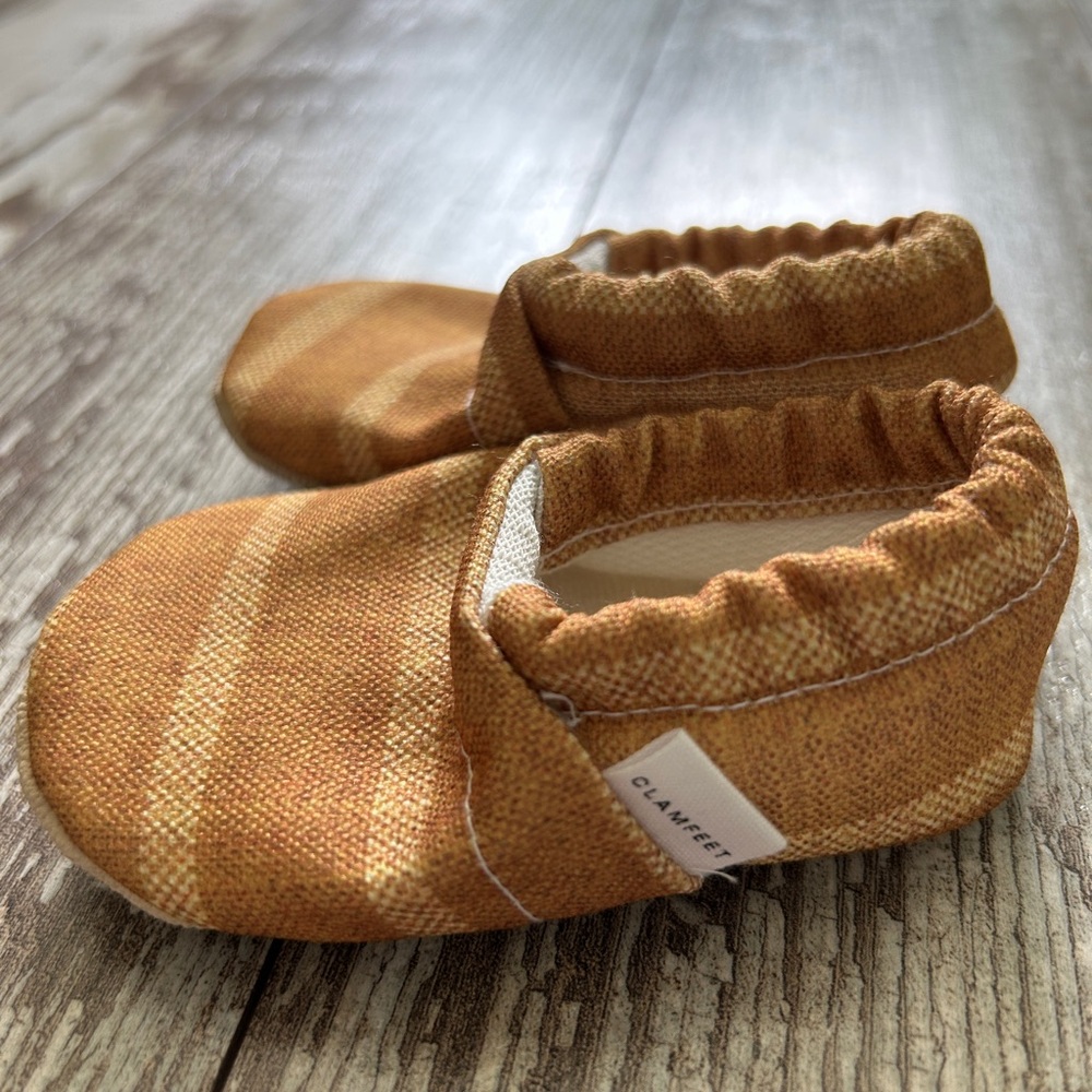 Clamfeet baby shoes 0-6 months, organic cotton lining, rubber sole, washable.